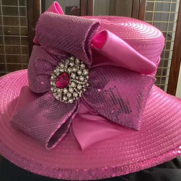 NEW WITH TAGS Magenta Satin and Sequins Bow with Stone and Pink Broach Hat main image 5